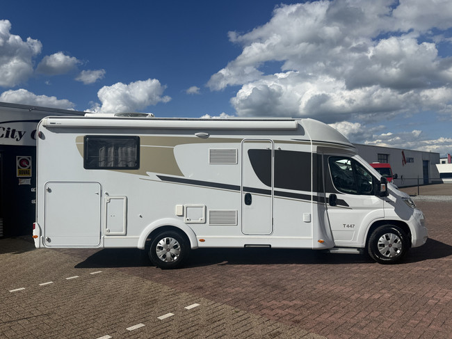Hymer carado T 447 autom&aacute;tico camas individuales toldo aire acondicionado de techo panel solar antena parab&oacute;lica el&eacute;ctrica TV c&aacute;mara portabicicletas garaje grande nevera XXL foto: 2