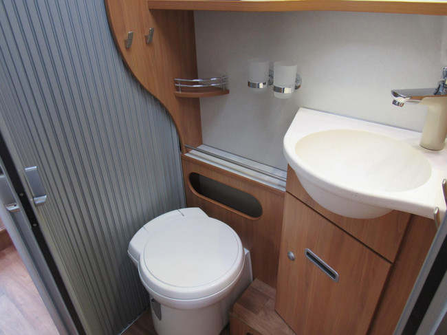 Hymer 598 Exsis-T Semi-initegraal Queensbed nieuw model 2016 foto: 10