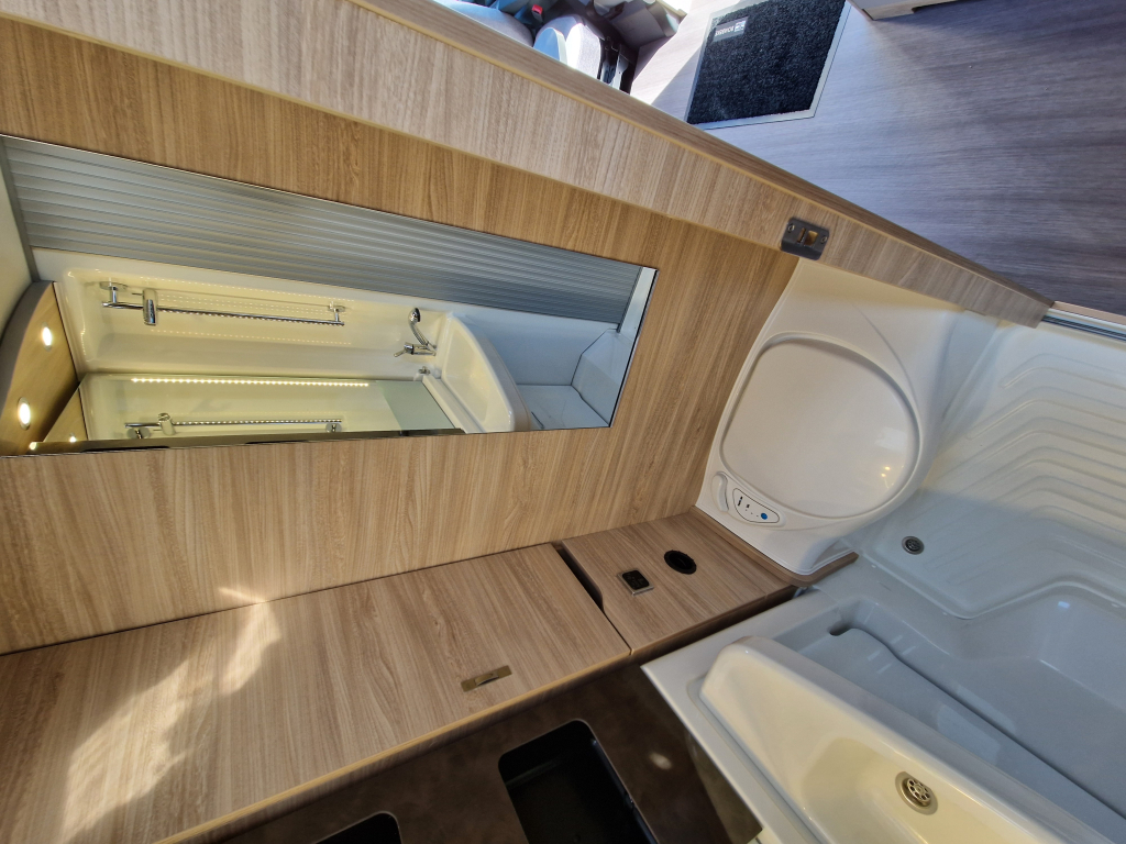 Knaus Van TI Plus 650 MEG photo: 15