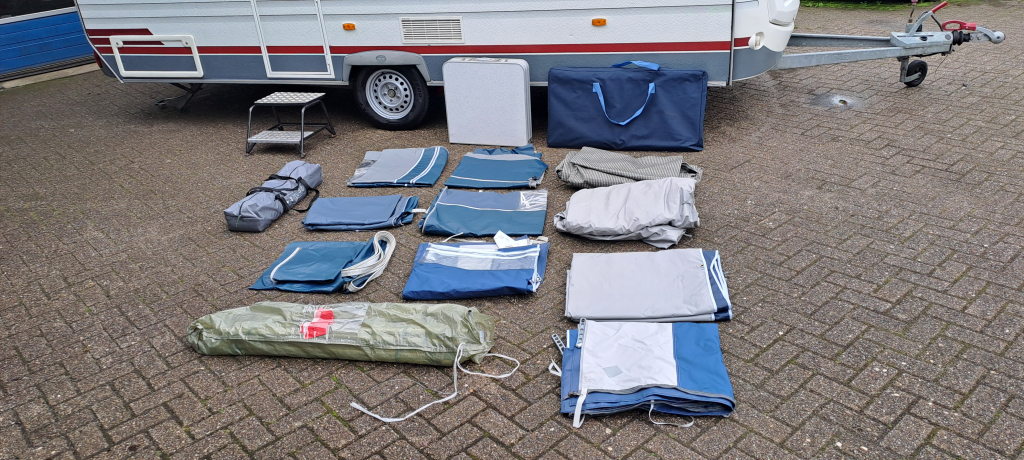 HOME-CAR 496H Caravan, Met voortent en luifel! foto: 21