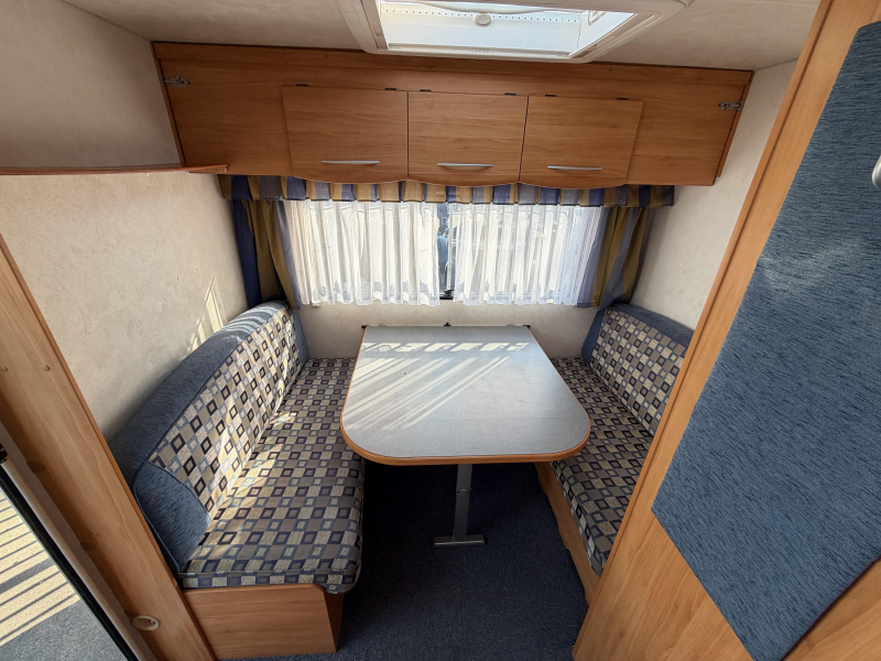 Adria Adora 462 UB 1300 KG+Voortent+luifel  foto: 5