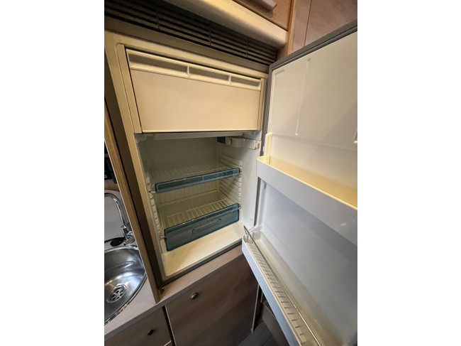 Knaus Boxstar Freeway 640 Automaat Off-Grid Lengtebedden foto: 23