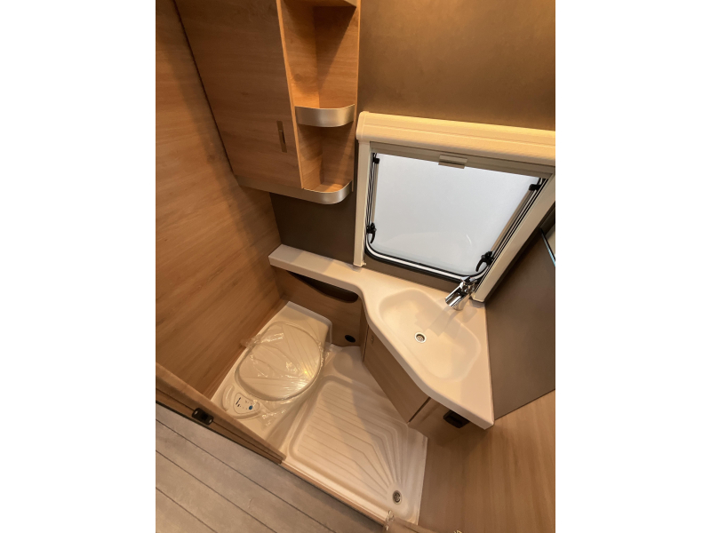 Knaus Sudwind Black Selection 460 EU ENKELE BEDDEN-VLOERVERW  foto: 13