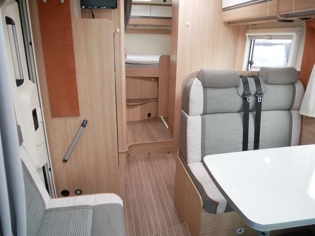 CAPRON Orangecamp T700, Distribuci&oacute;n espaciosa, Cama transversal, Garaje XL foto: 10