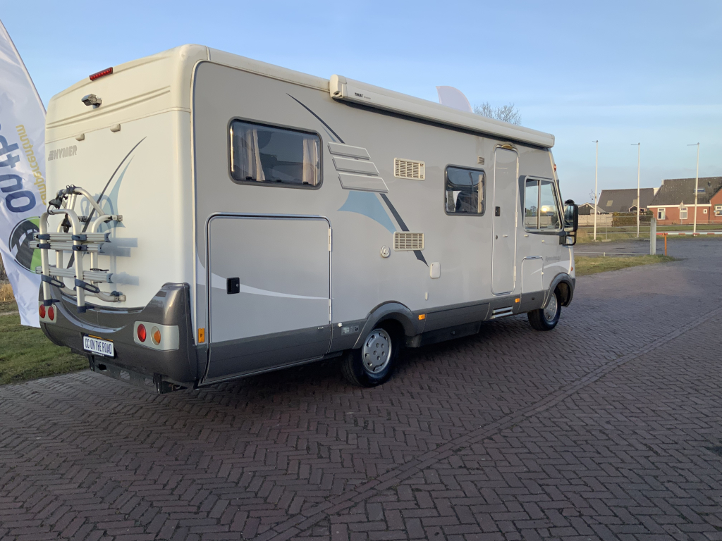 Hymer B 614 2.8 JTD 146 PK Integraal, Dwars – bed & Hef-bed, Garage etc., Bj. 2005 Camper centrum on the road foto: 21