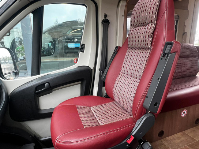 Bürstner Nieuwe Koppeling | Frans Bed | 4 Pers | Off Grid | Elektrisch Hefbed foto: 13