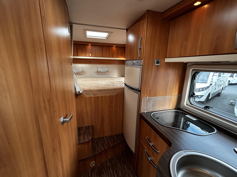 Hymer B614 CL Querbett/Hubbett/36.000km Foto: 21