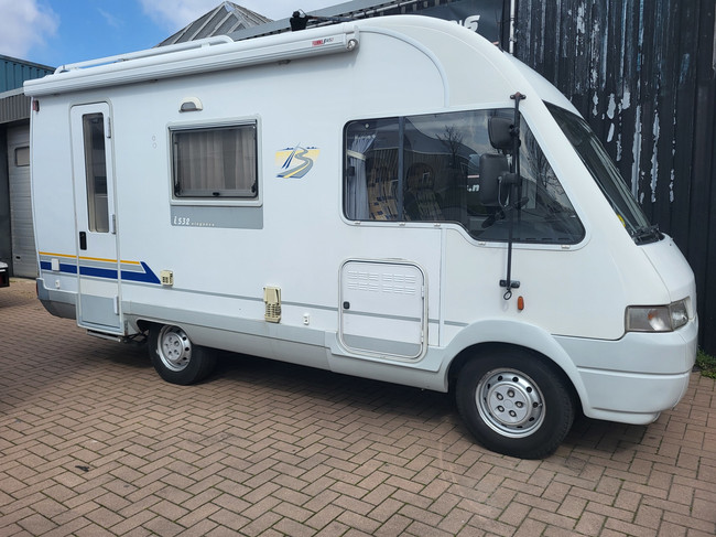Fiat 230 2.8jtd Bürstner Top staat veel ruimte foto: 22