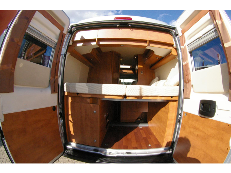 Carthago Malibu 600 Automaat, Dwarsbed.  foto: 18