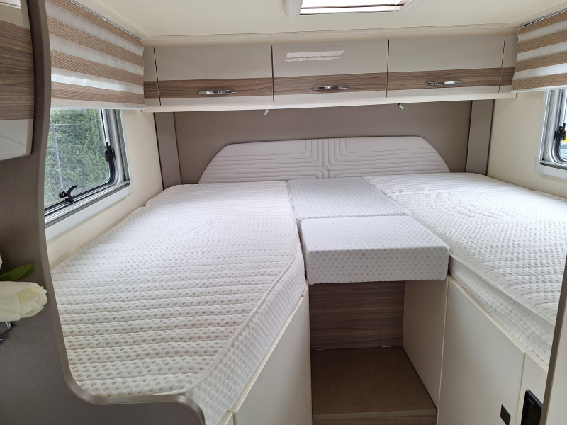 B&uuml;rstner Travel Van 620 T 9G MOD&Egrave;LE COMPACT AUTOMATIQUE photo : 4