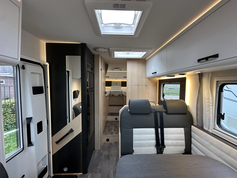 Sunlight T 68 Adventure Edition Dachklimaanlage, Backofen Foto: 10