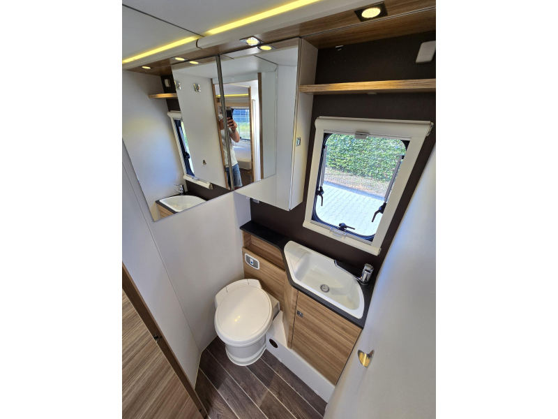Adria Matrix 670 SL Lengte Bedden Hefbed 5per  foto: 17