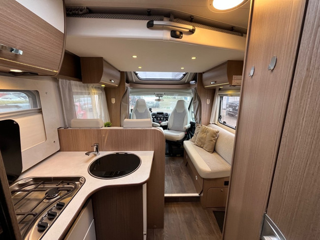 Carado T 448 Enkele Bedden Hefbed XXL garage Cruise Airco foto: 1