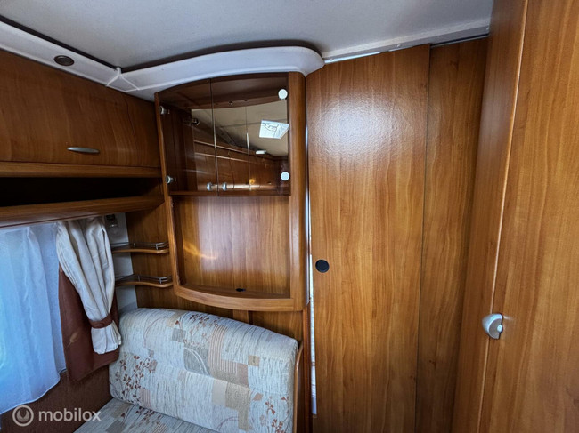 Hobby 500 KMFE STAPELBED treinzit vastbed voortent foto: 19