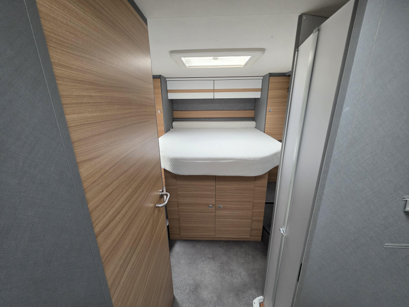 Dethleffs Just 90 T 7052 DBM Queensbed / Hefbed  foto: 15