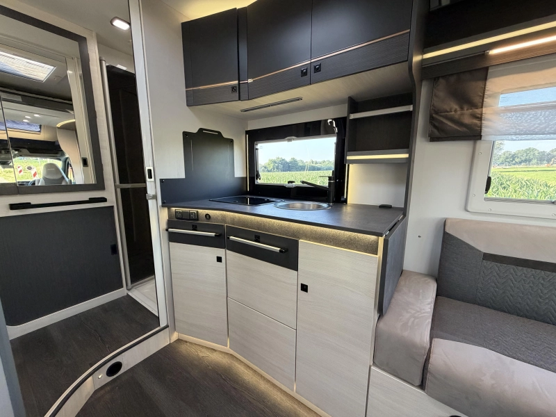 Challenger Graphite Premium 260 Webasto, Solar photo: 6