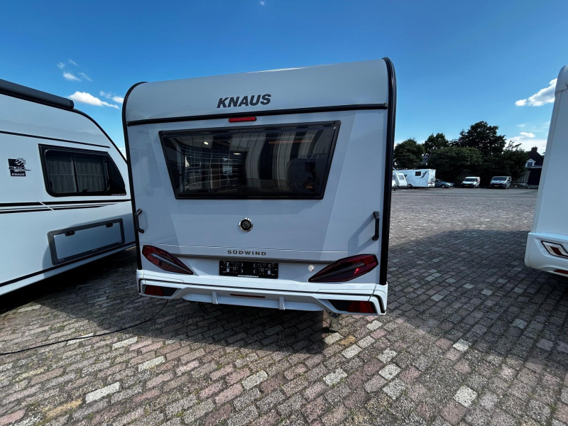 Knaus Sudwind Black Selection 450 FU Paquete de Ventaja Temporal foto: 2