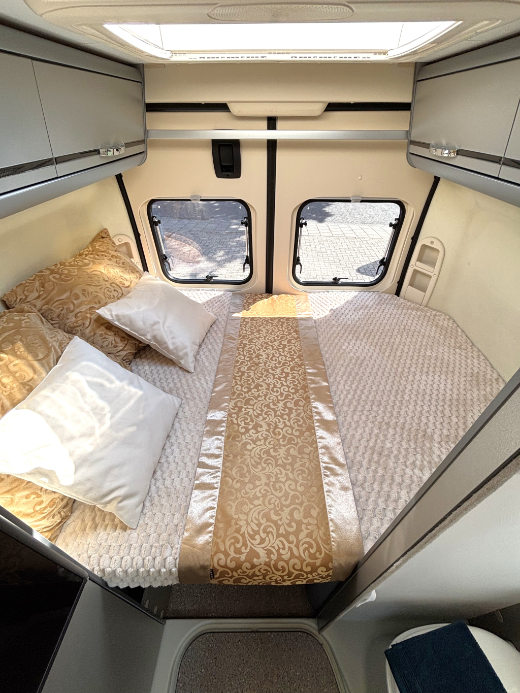 Adria Twin 600 SPT TITAN AUTOMAAT DWARSBED 150PK EURO 5  foto: 2