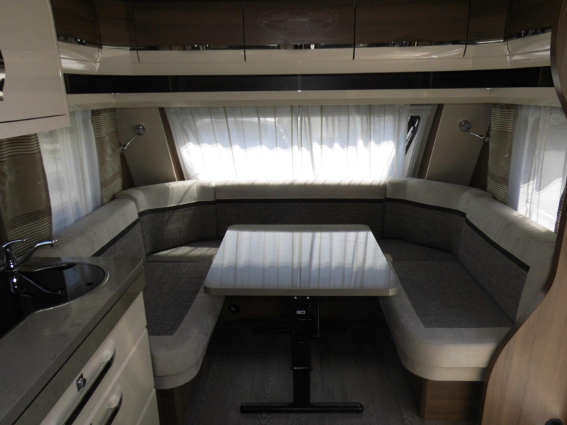 Hobby Prestige 560 WLU Mover en cassetteluifel!  foto: 2