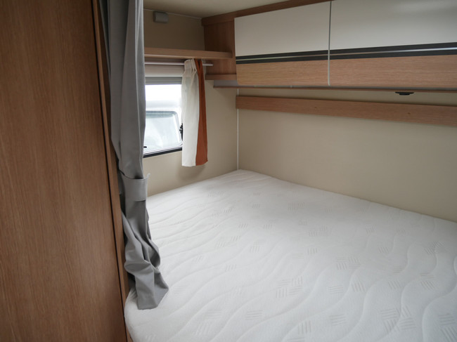 CAPRON Orangecamp T700, Distribuci&oacute;n espaciosa, Cama transversal, Garaje XL foto: 16