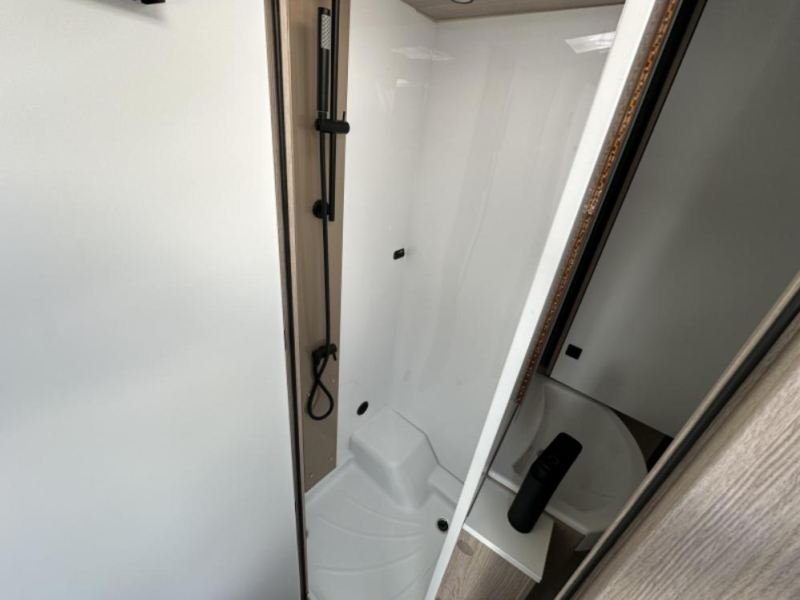 Bürstner Lyseo Time T Skyline 690 G 2 APARTE BEDDEN-AUTOMAAT  foto: 15