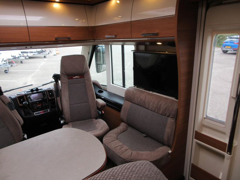 Carthago Chic C-Line I 4.9 LE AUTOMATIC DOUBLE FLOOR photo: 5