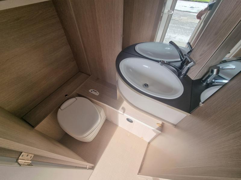 Bürstner Premio Life 425 TS Active  foto: 8