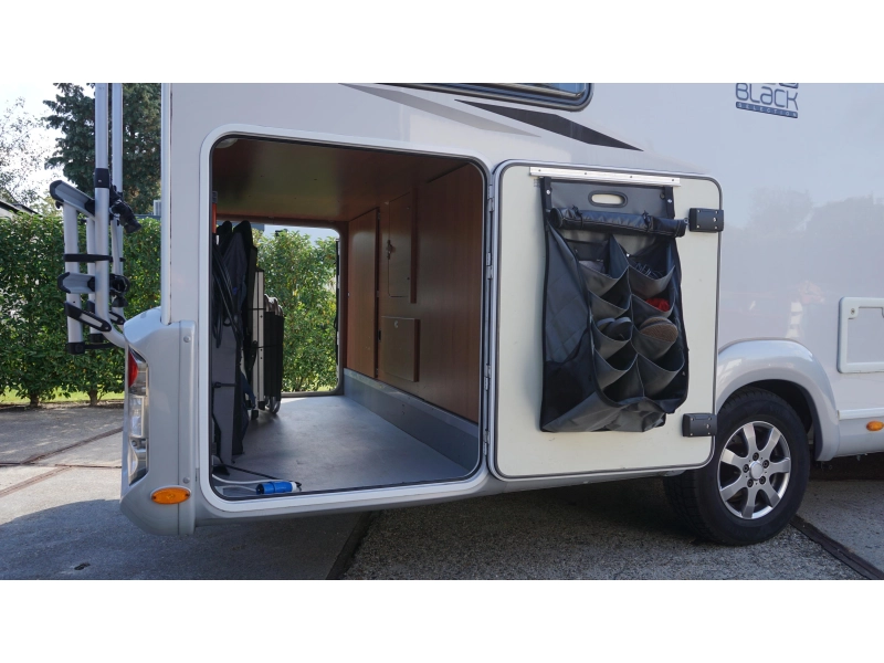 LMC Breezer 730 H Lengte bedden en hefbed  foto: 5