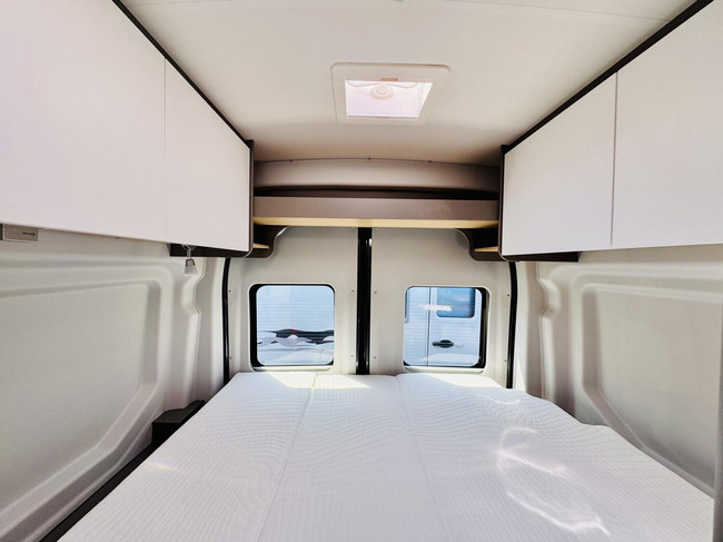 LMC Innovan 592 MJ. 25 + Solar + 200A Lithium + Automaat foto: 17