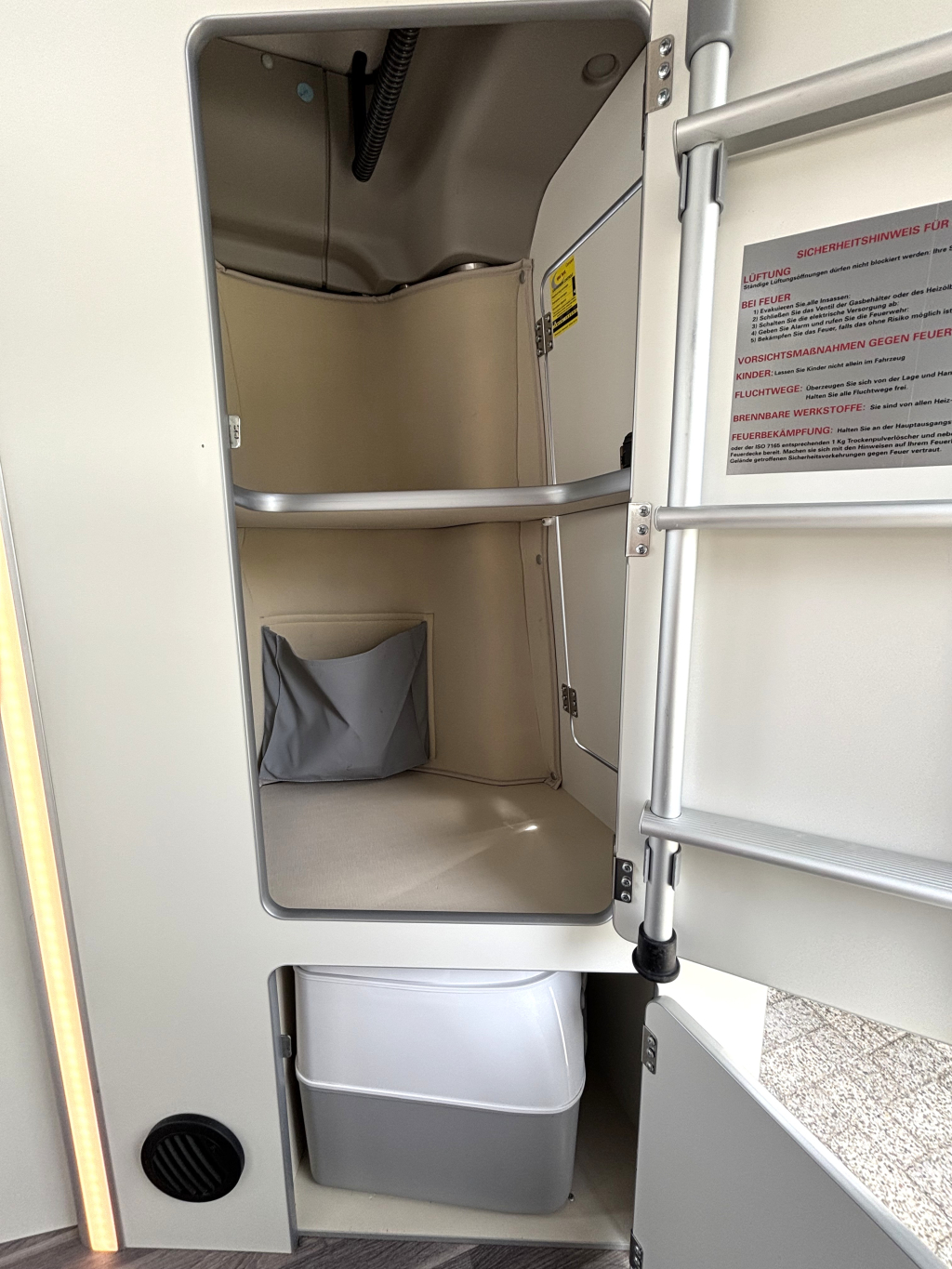 Ford Westfalia Nugget AUTOMATIK AUFSTELLDACH 5 SITZPL&Auml;TZE EINZIGARTIG! Foto: 10