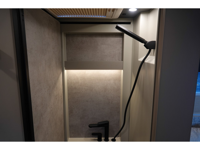 NIESMANN BISCHOFF iSmove 6.9 E 180Pk Automaat | Eifelgrijs | Lengtebedden foto: 14