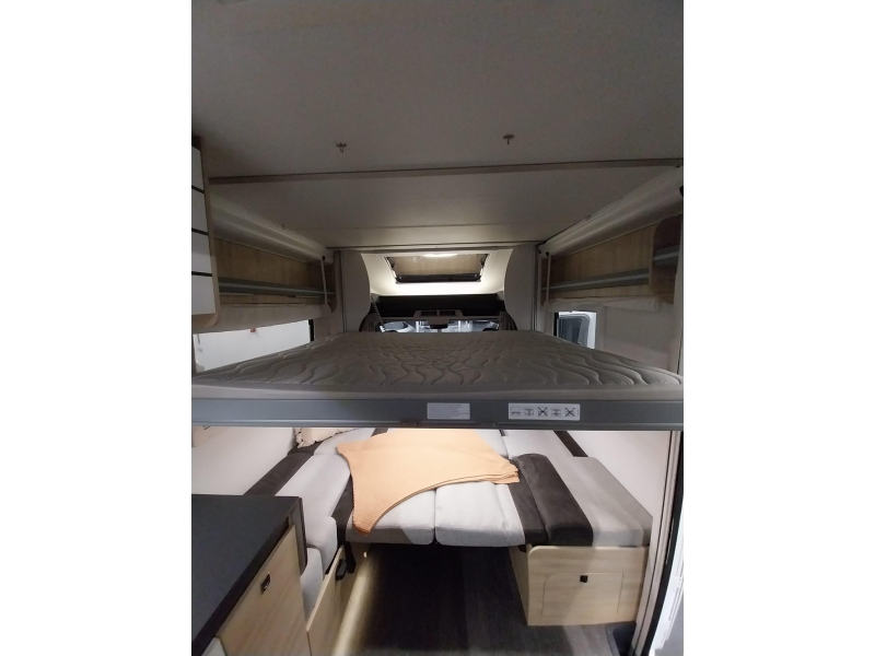 Challenger Start Edition, face to face and pull-down bed! photo: 14