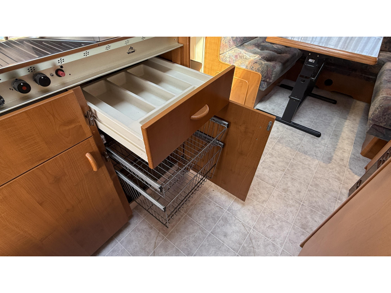 Hobby Excellent 470 Rundsitzgruppe Bett Toilette Foto: 10