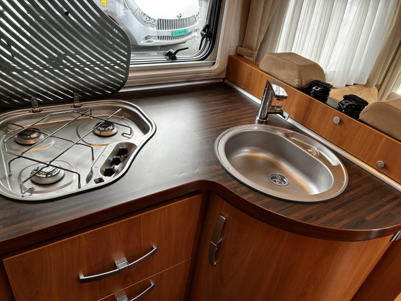 Hymer B614 CL Querbett/Hubbett/36.000km Foto: 15