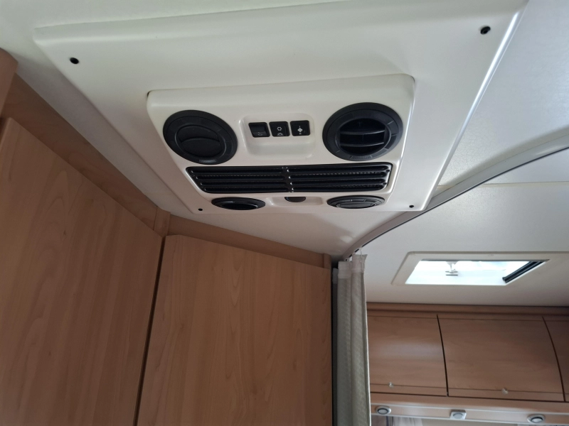 B&uuml;rstner Harmony 585 T 2.3JTD 110Pk 2x Airco photo: 4