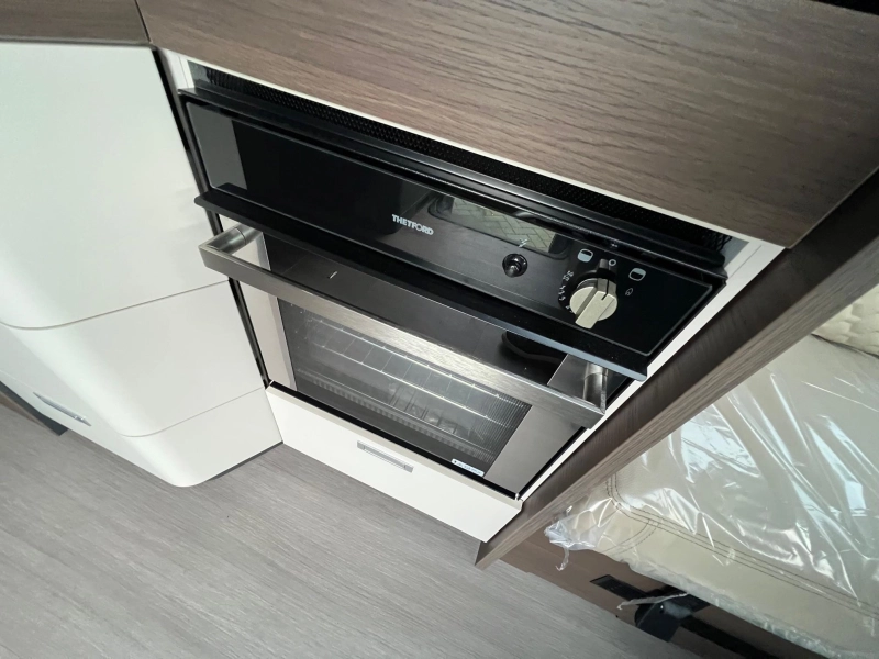 Adria Coral Supreme MB 670 DL LEDER/DAKAIRCONDITIONING  foto: 7