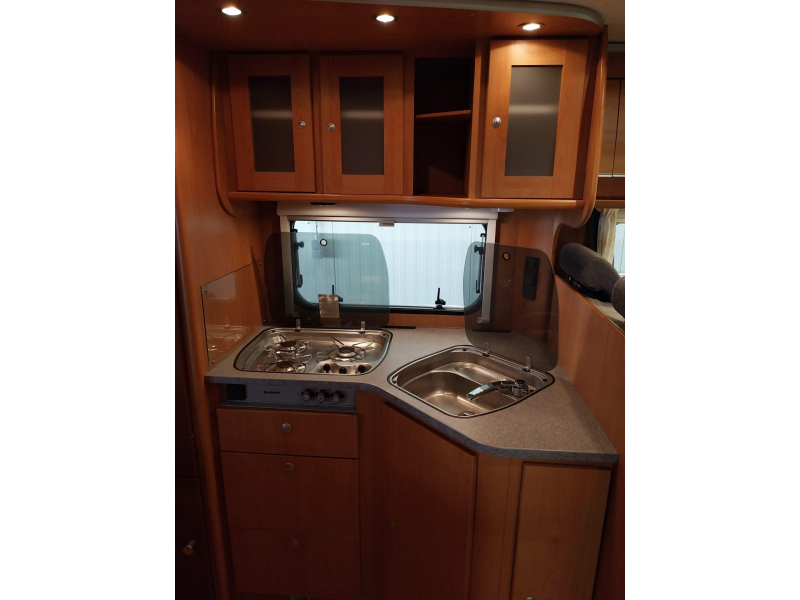 Dethleffs Globetrotter 6844 RT met mooi fransbed  foto: 5