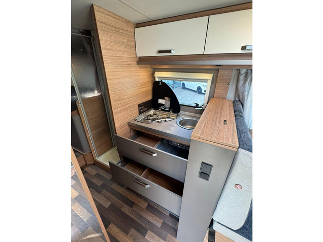 Weinsberg 700MEG CaraCore 9T-Automatic Single Beds Pull-down Bed Awning Bicycle Rack photo: 13