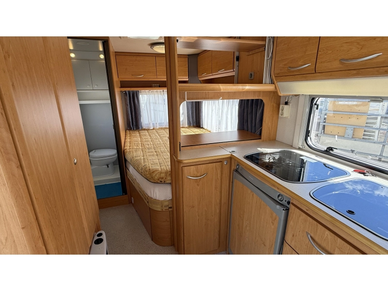 Knaus Blue Line 450 TF frans bed rondzit toilet  foto: 1