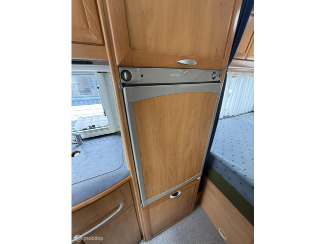 Hymer B 654 Fransbed + Hefbed / Airco op motor! foto: 13