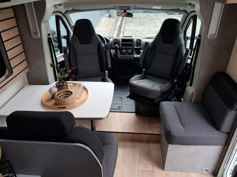 Crosscamp EXPDN T7.4 E - Sehr modern - Navi Foto: 5