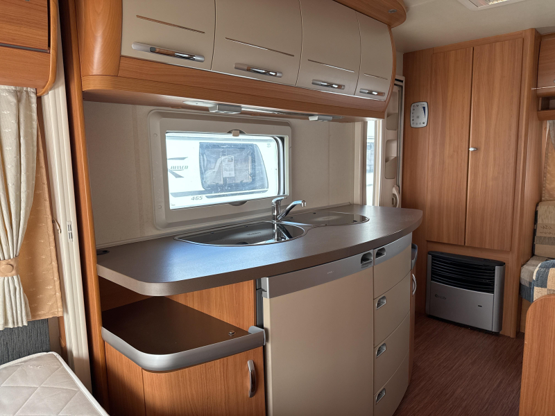 Hobby De Luxe 440 SF Airco/Mover/Awning photo: 5