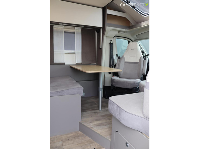 LMC Tourer Lift 730 165PK | Lengtebedden | Gescheiden douche | Hefbed | Fietsendrager | Zonnepaneel | Bearlock | Dakairco | Luifel | foto: 5