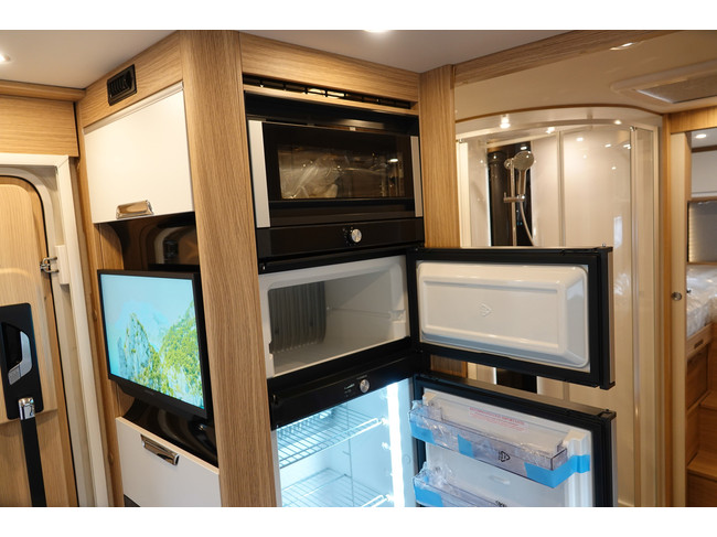NIESMANN BISCHOFF Arto 85 E 180Pk Automatic | Eifel grey | New | 4-seater | Roof air conditioning photo: 12