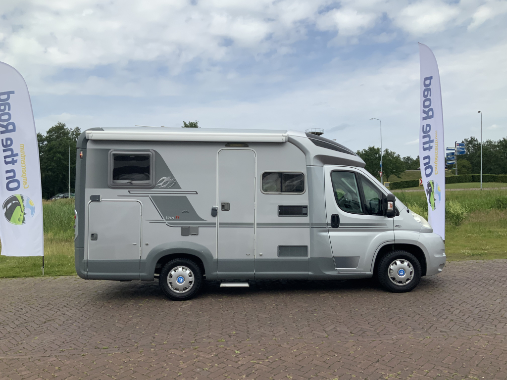 Knaus Van Ti 600 ME – Compleet 3 liter 160 PK Half-integraal, vastbed, halve- treinzit, draaistoelen Camper centrum on the road foto: 35