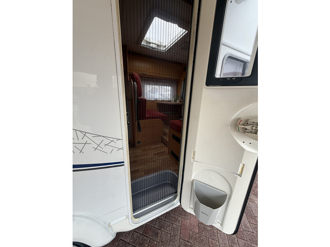 LMC Liberty ti 662 160 pk Fransbed dakairco fietsenrek luifel trekhaak achteruitrij-camera foto: 4