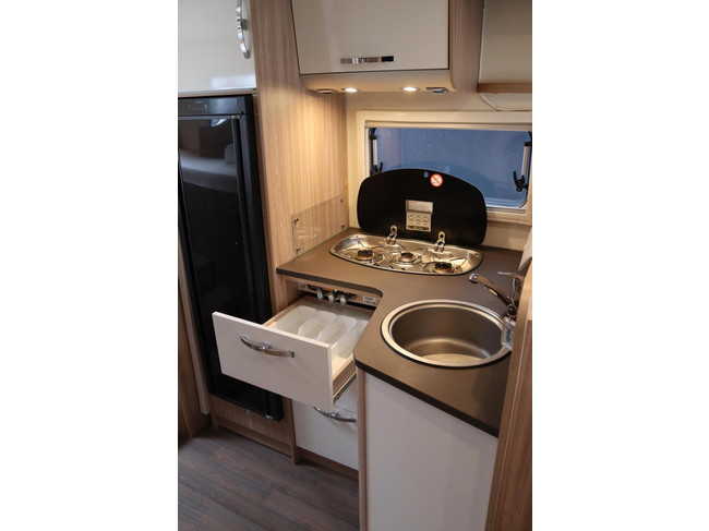 Bürstner Ixeo Time 726 G 165pk | 5e zitplaats | Zonnepanelen | Hefbed | Achteruitrijcamera| Thule lift fietsendrager | Lengtebedden | Bea foto: 10