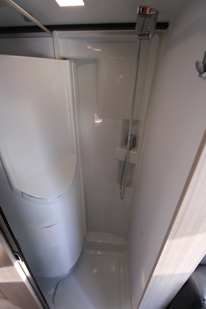 Adria Twin Plus 640 SLB photo: 10
