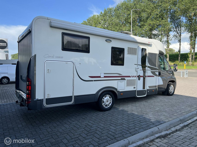 Adria CORAL S 690SP 160PK Queensbed Luifel Zonnepaneel Oven foto: 2