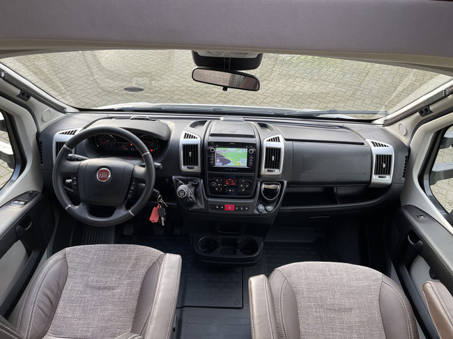 LMC Cruiser Sportline 662 G Edition 60 Jahr | Single beds | Roof air conditioning | 1st owner | 2x Solar | Tow bar | Inverter | Camera | TV | Navi | Clima | Air suspension | Head-up display | Stabilizer jacks | Lane Assist photo: 9